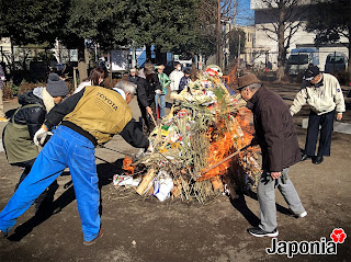 http://blogjaponia.blogspot.com.es/2015/01/fuego-y-mochi-en-la-fiesta-de-dondoyaki.html