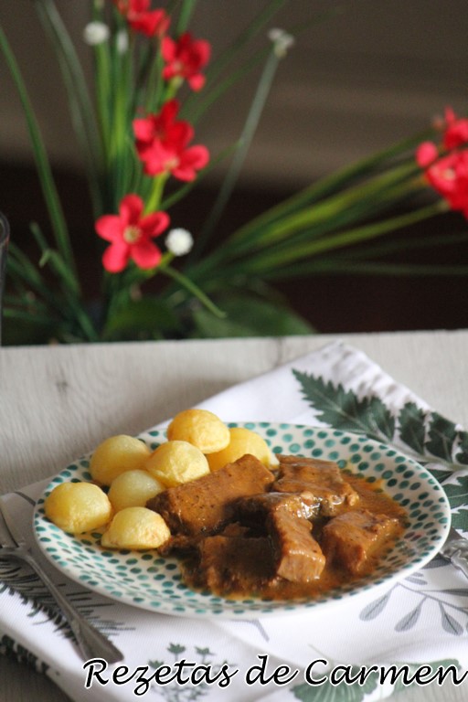 Lengua de ternera estofada