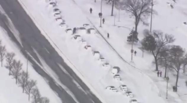 lakeshore drive chicago. cars on Lake Shore Drive.