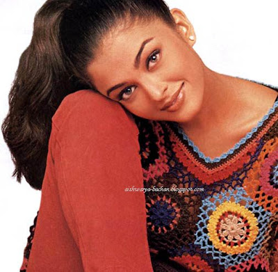 Aishwarya Rai Old Pictures Rare Pics She is very pretty here