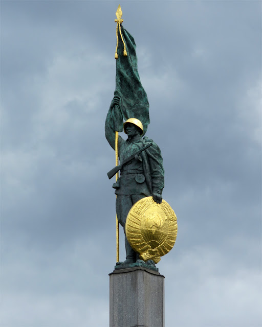 Soviet War Memorial by S.G. Yakovlev, Heldendenkmal der Roten Armee (Heroes' Monument of the Red Army), Schwarzenbergplatz, Vienna