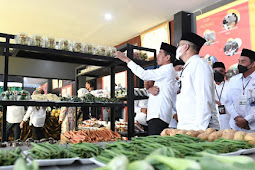 Tinjau Koperasi Pondok Pesantren, Jokowi Apresiasi Model Bisnis Pertanihan di Ponpes Al--Ittifaq