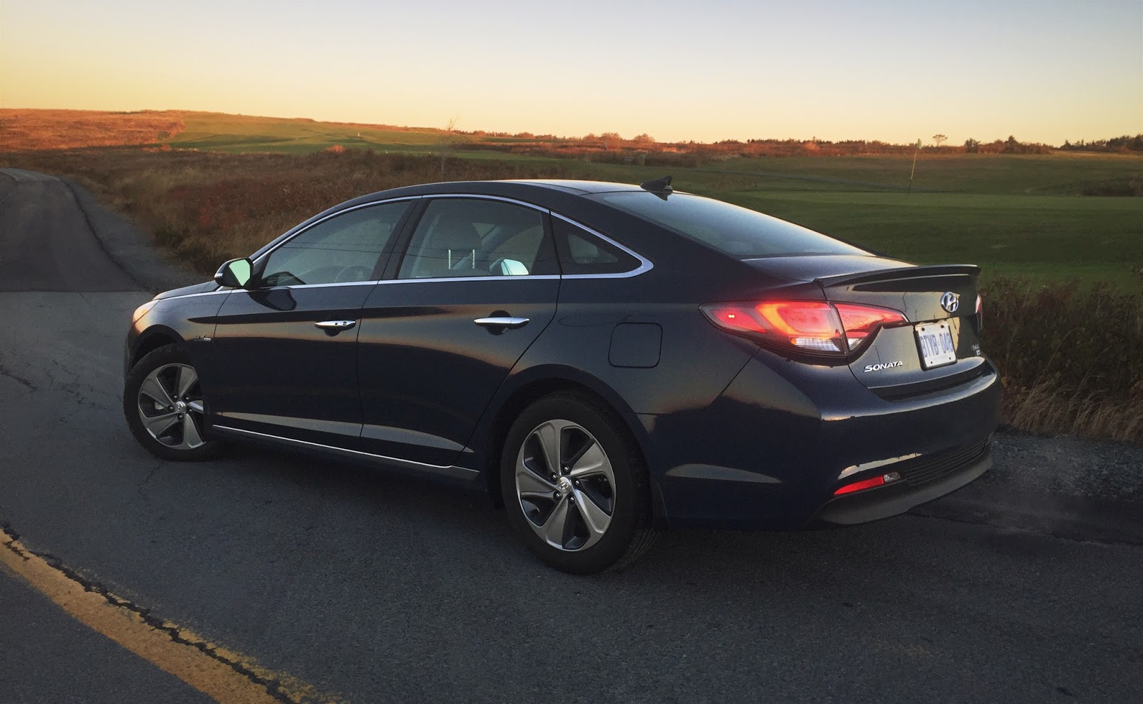 2016 Hyundai Sonata Hybrid Limited Review – Do The Fuel Savings Add Up