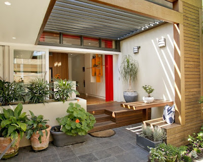 gambar desain teras rumah minimalis dengan material kayu