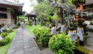 Pollok and Lemayeur Beach Front Hotel Sanur Bali