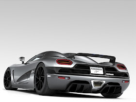 2011-Koenigsegg-Agera-Back-Side