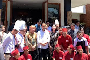 Momen Presiden Jokowi Makan  di Restoran Tjendana Bistro