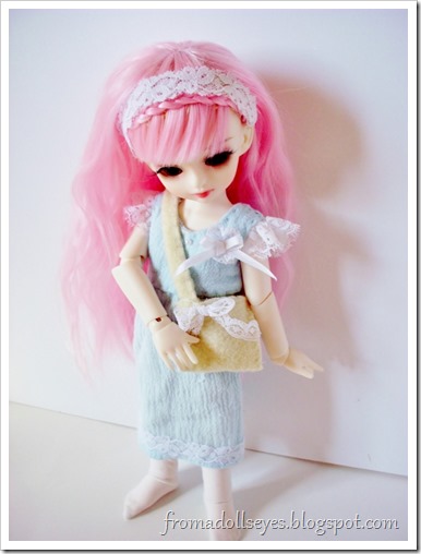 A cute blue doll dress with lace ruffles for a yosd ball jointed doll. Free pattern and tutorial! A cute blue doll dress with lace ruffles for a yosd ball jointed doll. Free pattern and tutorial!