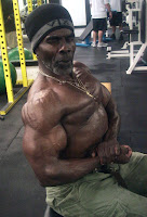 ROBBY ROBINSON AT 64 YEARS - SIDE CHEST TRAINING & POSING AT GOLD'S GYM 2010 ● www.robbyrobinson.net/books.php ●