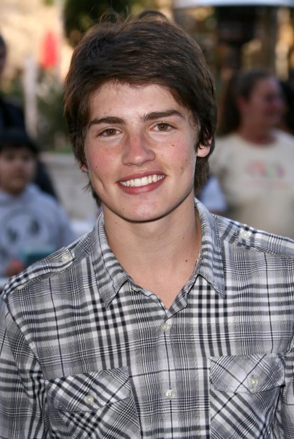 Gregg Sulkin - Photo Gallery