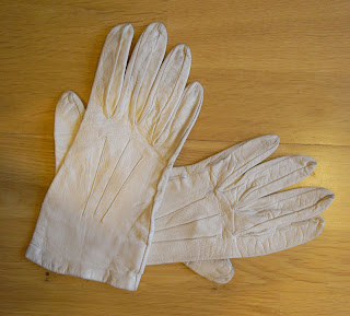 Vintage white leather gloves