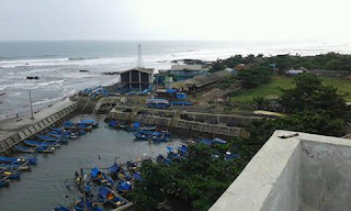 Suasana Dermaga Pelabuhan Jayanti Cidaun