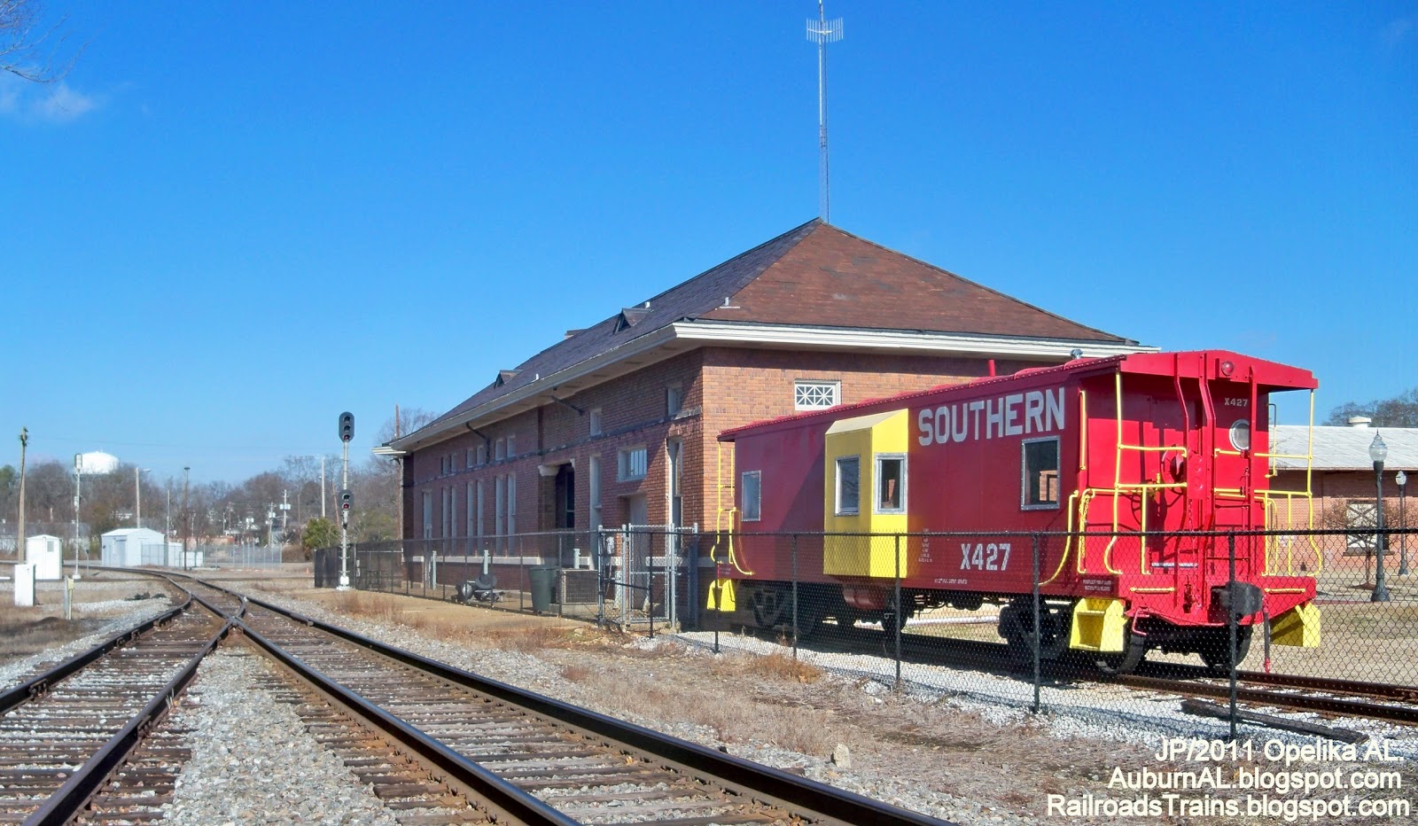 RAILROAD Freight Train Locomotive Engine EMD GE Boxcar BNSF,CSX,FEC 