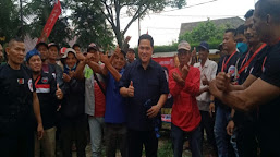 Pengukuhan Brikade 98 Banten, Erick Thohir Halal Bihalal Bersama Puluhan Tukang Becak di Kota Serang