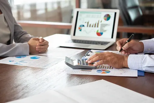 The Ultimate Guide to Becoming a Sales Director