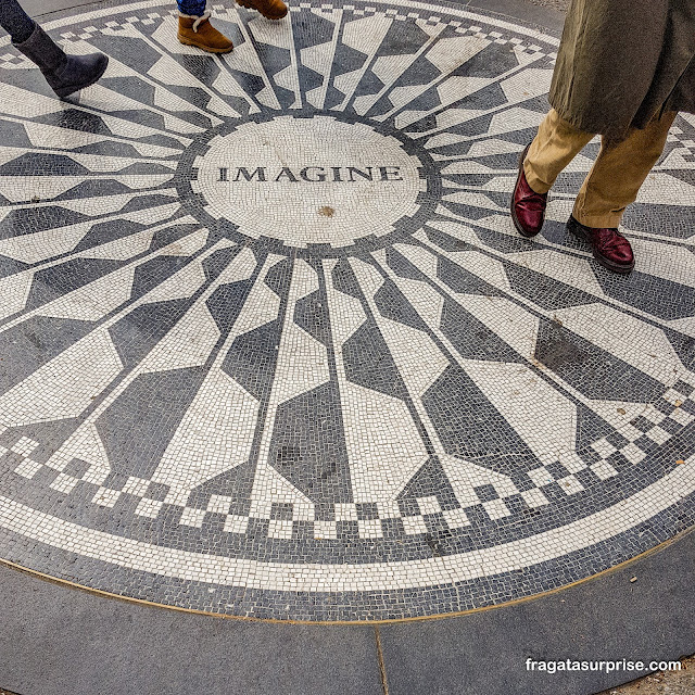 Strawberry Fields memorial de John Lennon no Central Park de Nova York