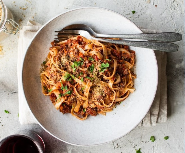 Lentil Bolognese Sauce with Mushrooms #vegetarian #plantbased