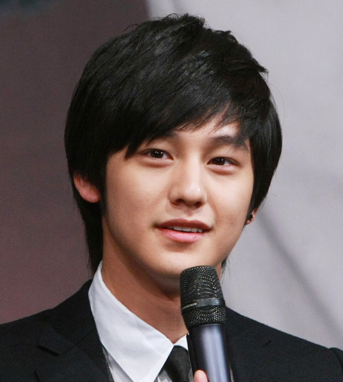 Kim Bum Hairstyle Pictures, Korean Celebrity Hairstyle Pictures