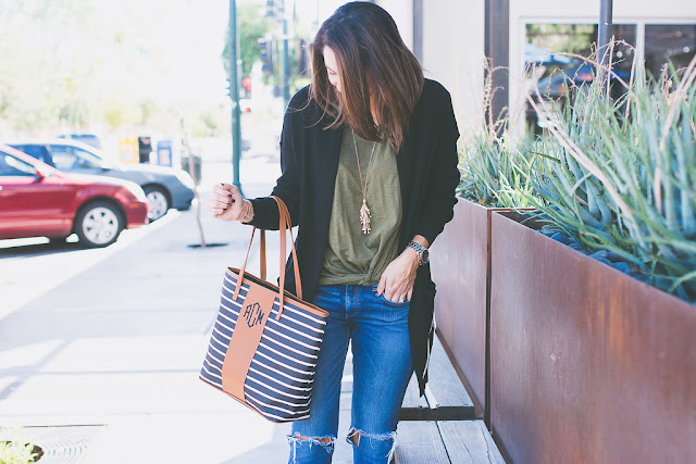 Cardigan with destroyed boyfriend jeans for Fall