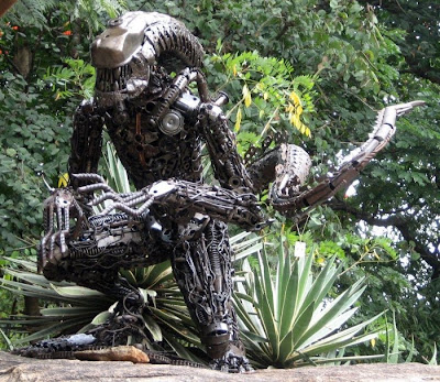 Alien and Predator sculptures made entirely from auto parts Seen On www.coolpicturegallery.net