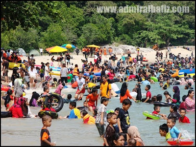 gathering blogger, blogger perak, teluk batik, photography, photoshoot perkahwinan, reezluv, admiral hafiz, gambar gathering blogger, blogger perak di teluk batik, pantai teluk batik, gambar pantai teluk batik, tempat menarik di perak, cara menjadi model, gambar model, model terlampau, outdoor activities, group blogger perak facebook, sahabat blogger, gathering sahabat blogger, payung berwarna warni, payung cantik, payung pelangi, gambar cantik, cara edit gambar