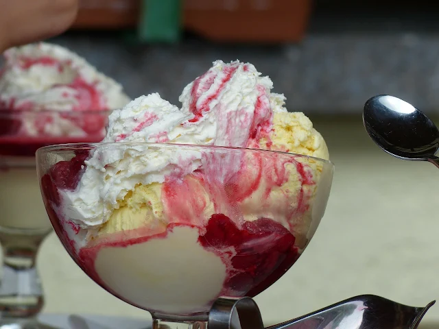 crème glacée à la liqueur de Marasquin ou au jus de cerises