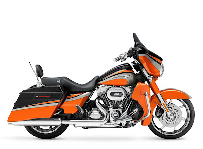 2011-Harley-Davidson-FLHXSE2-CVO-Street-Glide-b