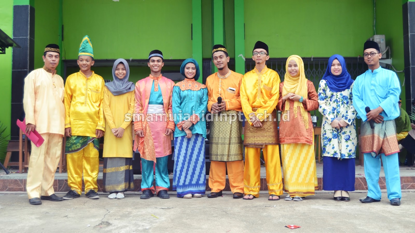 SMA Mujahidin Merayakan Hari Jadi Kota Pontianak ke 244 SMA Mujahidin Merayakan Hari Jadi Kota Pontianak ke 244