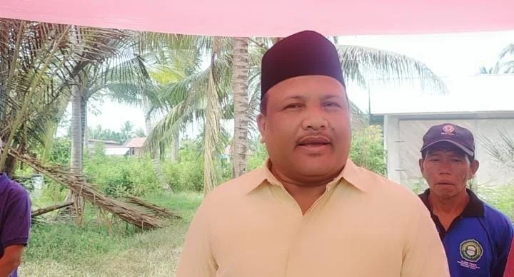 H. Mukhlis Takabeya Bantu Korban Kebakaran Keluarga Miskin di Cot Bada Baroh