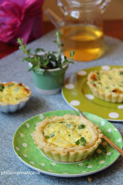 Tartellette con ricotta e piselli