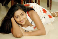 navya nair hot cleavage show