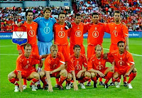 SELECCIÓN DE HOLANDA - Temporada 2005-06 - Van Nistelrooy, Van der Sar, Kromkamp, Cocu, Maduro y Opdam; Robben, Dirk Kuijt, Boulahrouz, Tim De Cler y Landzaat - HOLANDA 2 (Robben 2) ALEMANIA 2 (Ballack y Assamoah) - 17/08/2005 - Partido amistoso - Rotterdam, Holanda, De Kuip Feijenoord Stadium