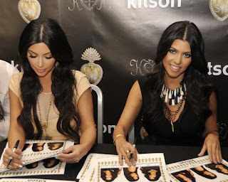 Kardashian Sisters: Jewelry Launch Meet-and-Greet Wallpaper