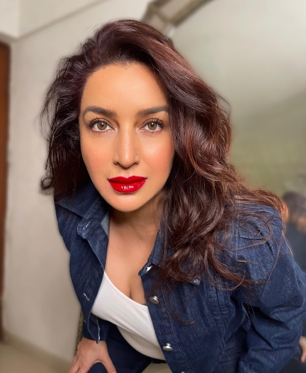 tisca chopra rosy red lips bollywood actress