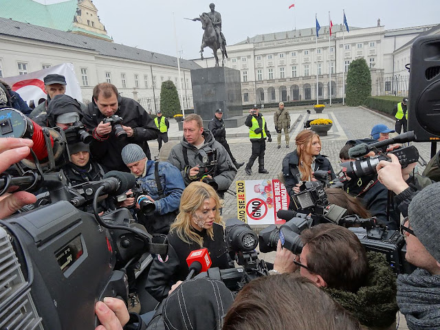 Doda na manifestacji "Weto dla GMO"