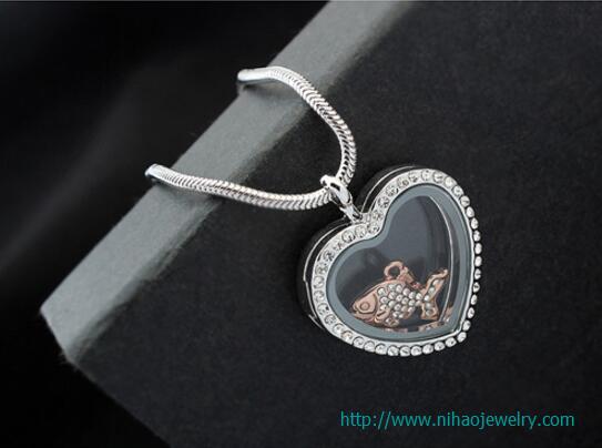 Crystal box can open necklace - love (fish)