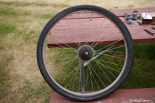 Tire with bead removed on the whole circumference of the rim.