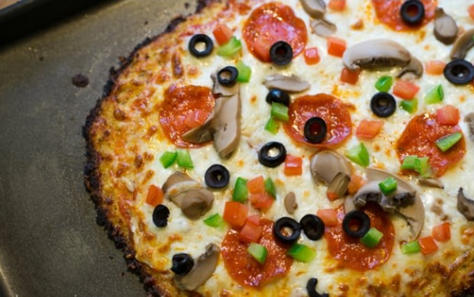 Cauliflower Pizza Crust #healthy #glutenfree