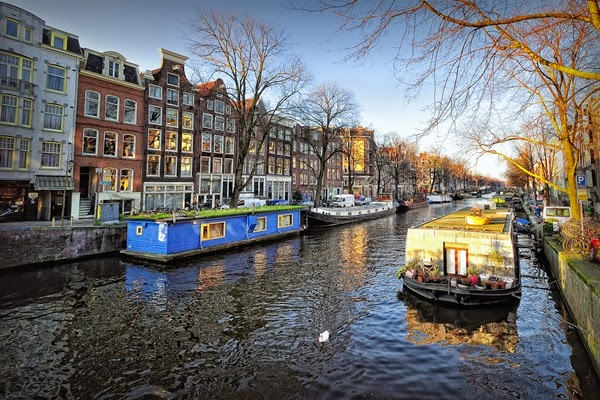 Khám phá 'phố đèn đỏ' ở Amsterdam