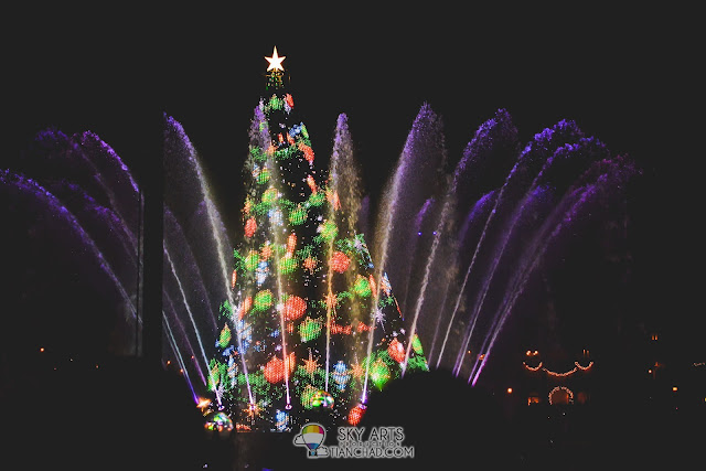 The prettiest Christmas tree in Tokyo Disneyland