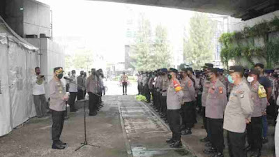 Personel Polres Metro Jakarta Barat Mensiagakan Sebanyak 200 Personel dalam Rangka Pengamanan Aksi Unras Buruh.