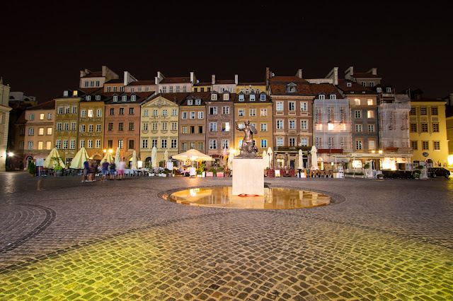 Piazza della città vecchia di notte-Rynek Starego Miasta-Varsavia