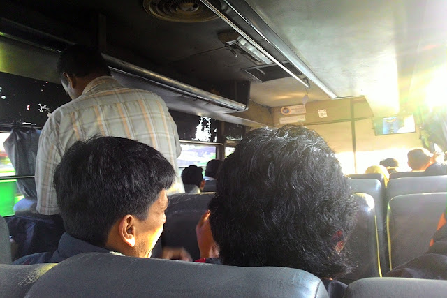 Perjalanan menuju Gunung Lemongan dengan naik Bus Yuangga