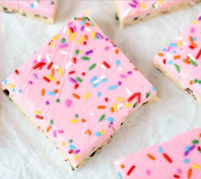 NO BAKE COOKIE DOUGH BARS #Desserts