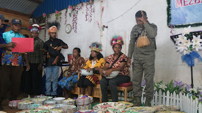 Satgas Damai Cartenz-2025 Hadir di Prosesi Adat Papua: Wujudkan Damai Lewat Budaya