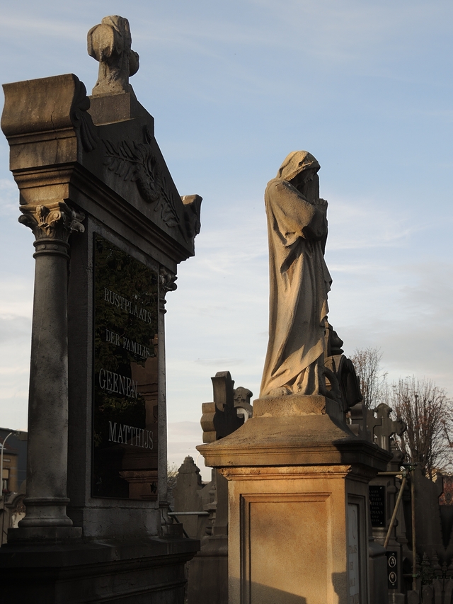 Antwerpen: het Sint Fredeganduskerkhof in Deurne