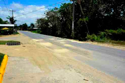Potholes in main road Roatan