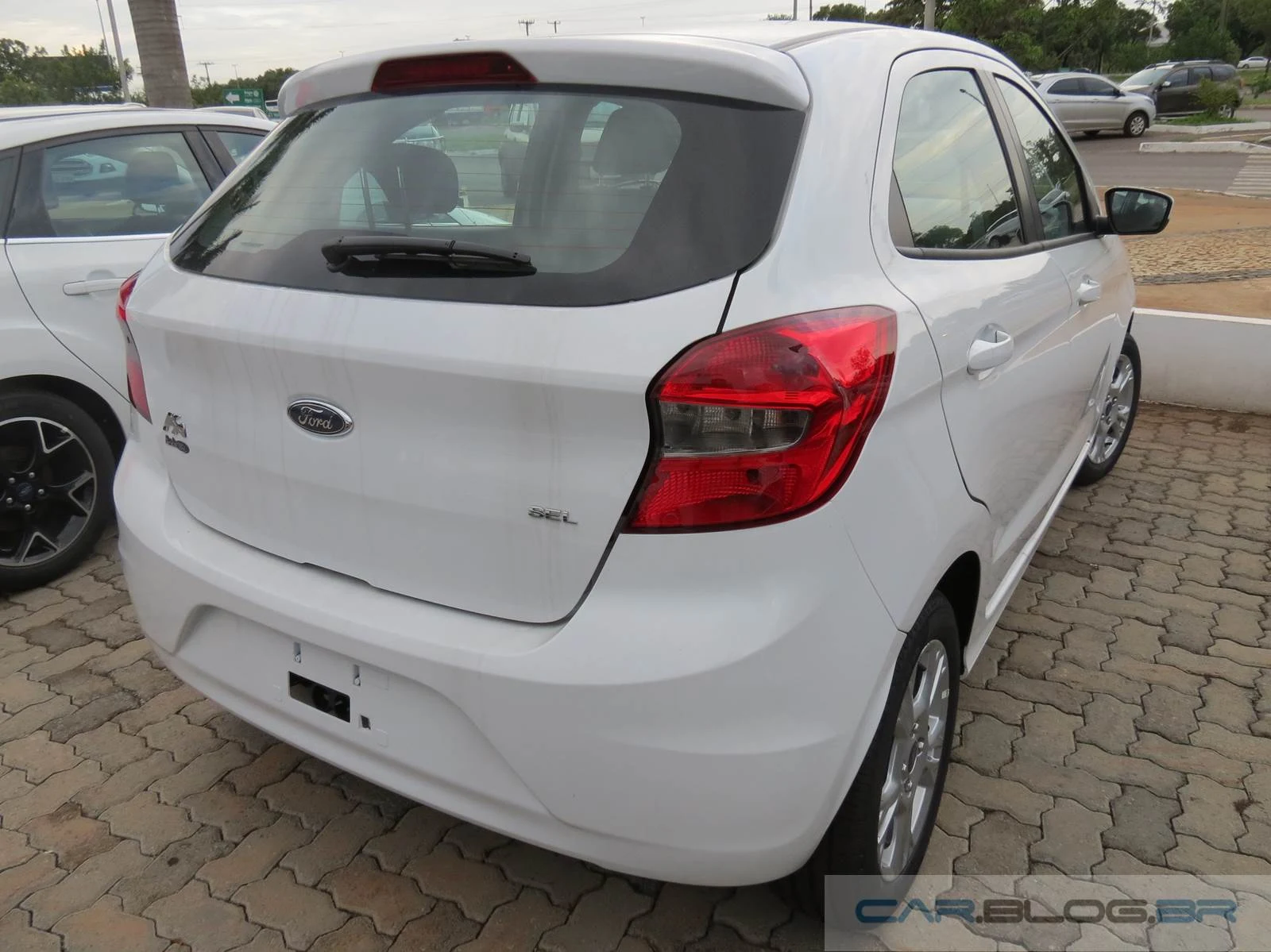 Novo Ford KA SEL 2015 - versão topo de linha