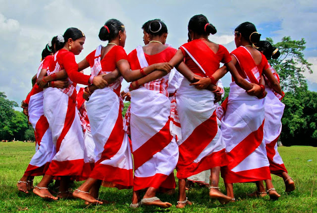 Jhumur dance of Assam