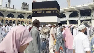isyaku.com_Nigeria pilgrims in Mecca